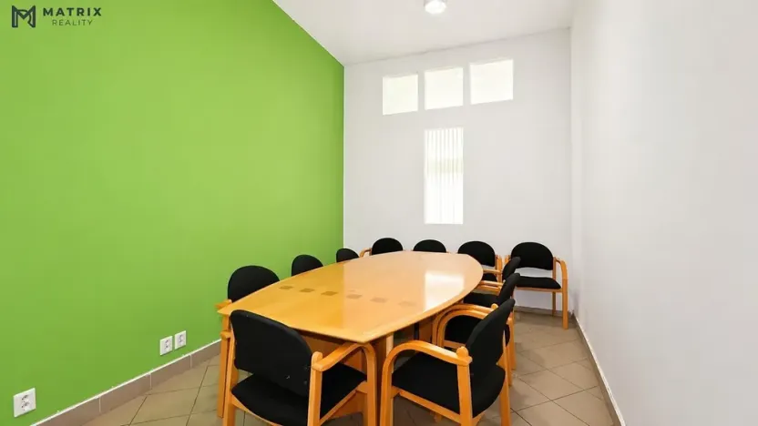 Pronájem obchodního prostoru, Praha - Jinonice, U kříže, 121 m2