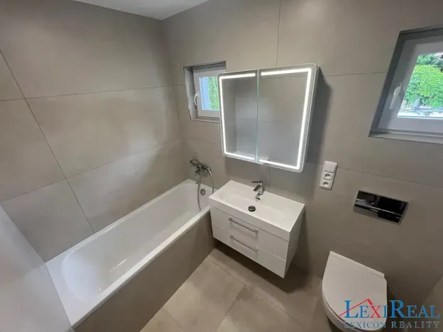 Pronájem rodinného domu, Praha - Vinoř, Dašická, 130 m2