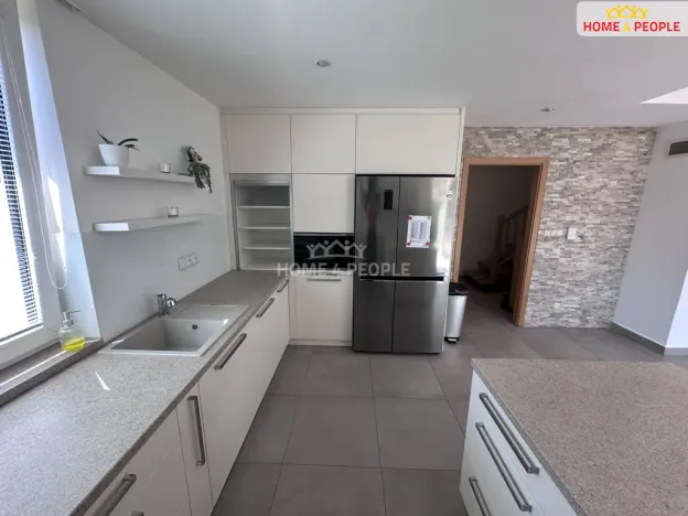 Pronájem rodinného domu, Dolany, 185 m2
