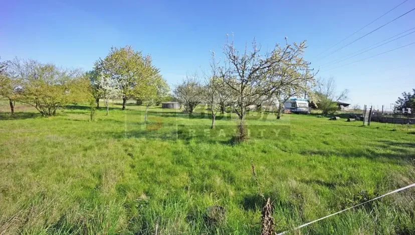 Prodej zahrady, Mělník, 9817 m2