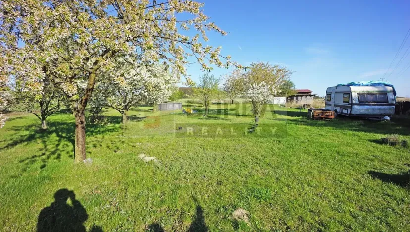 Prodej zahrady, Mělník, 9817 m2