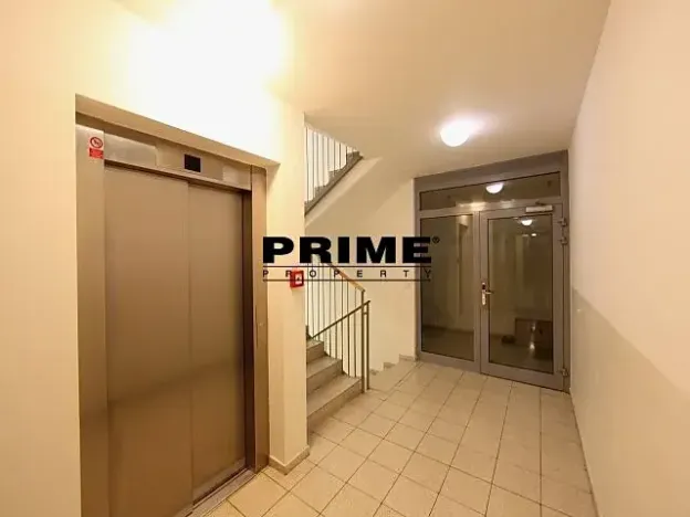 Pronájem bytu 2+kk, Praha - Žižkov, Jeseniova, 57 m2