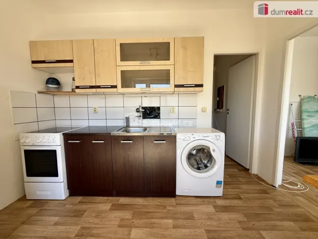 Pronájem bytu 1+1, Praha - Lhotka, Mirotická, 40 m2