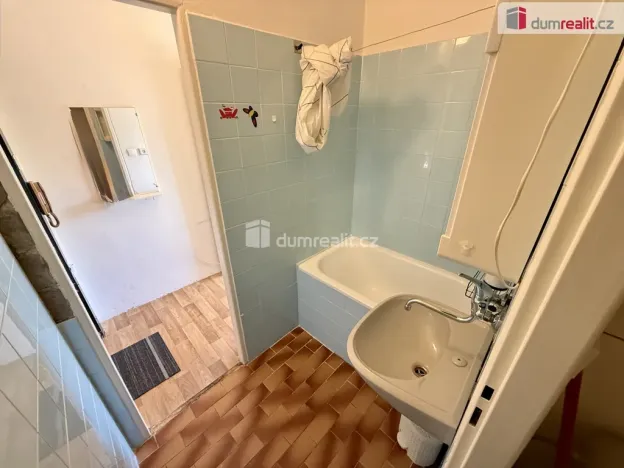 Pronájem bytu 1+1, Praha - Lhotka, Mirotická, 40 m2