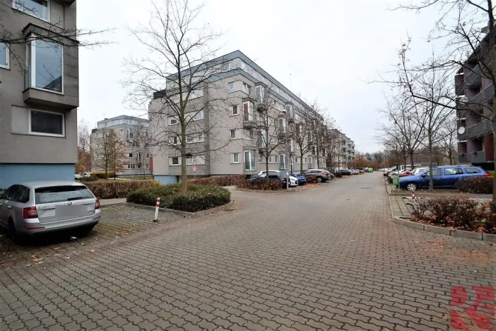 Pronájem garážového stání, Praha - Letňany, Chotěšovská, 14 m2