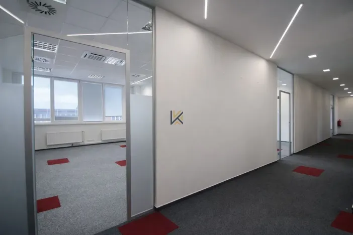 Pronájem kanceláře, Praha, Lihovarská, 368 m2