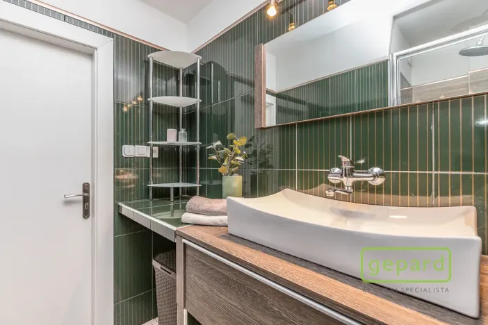 Prodej bytu 2+1, Praha, 28. pluku, 58 m2