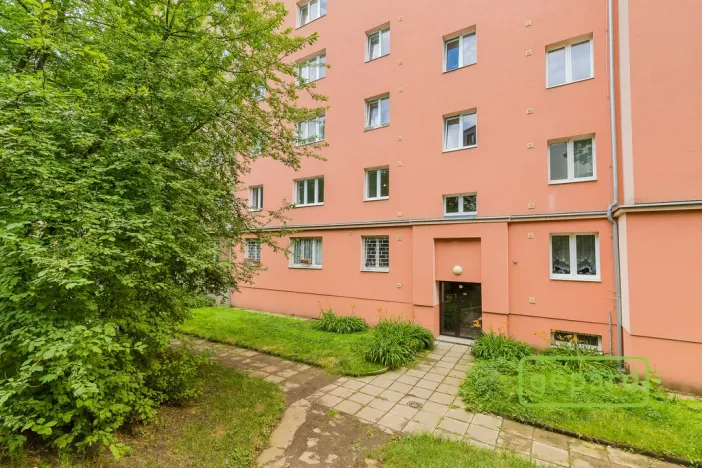 Prodej bytu 2+1, Praha, 28. pluku, 58 m2