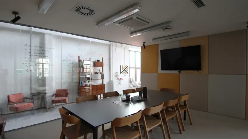 Pronájem kanceláře, Praha, Lihovarská, 706 m2