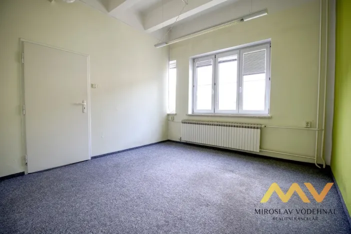 Pronájem kanceláře, Hradec Králové, Škroupova, 62 m2