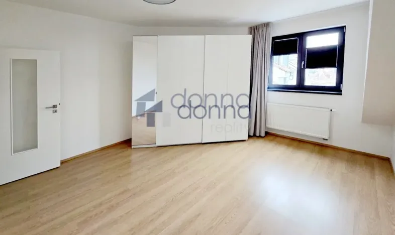 Pronájem bytu 2+kk, Praha, U plynárny, 75 m2