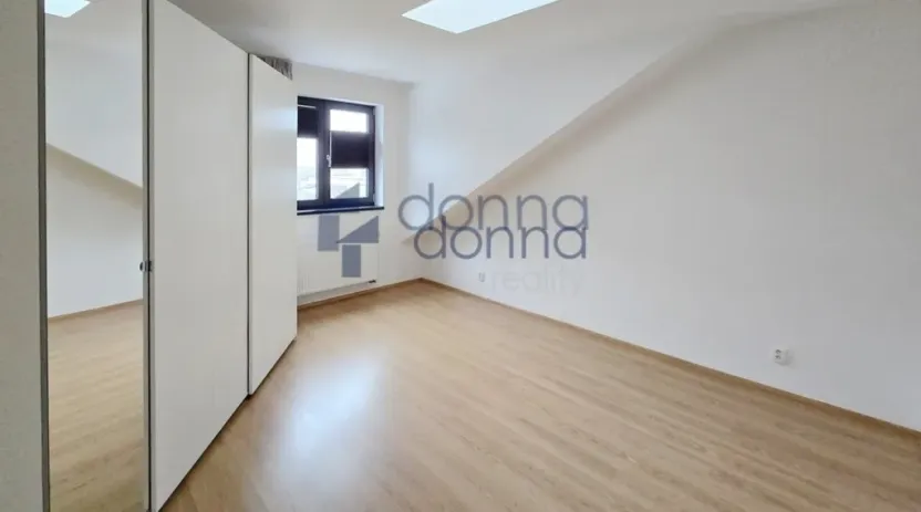 Pronájem bytu 2+kk, Praha, U plynárny, 75 m2