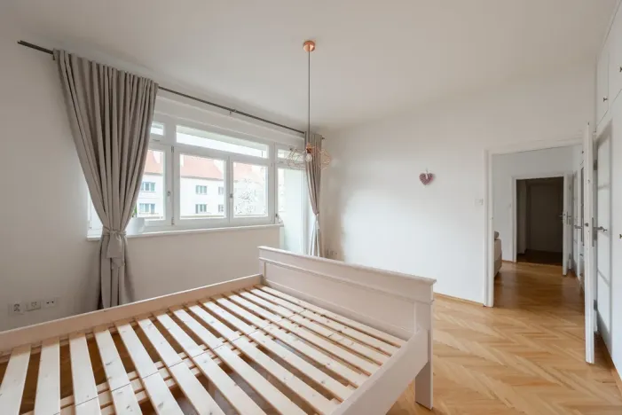 Pronájem bytu 2+kk, Praha - Vršovice, Kišiněvská, 52 m2