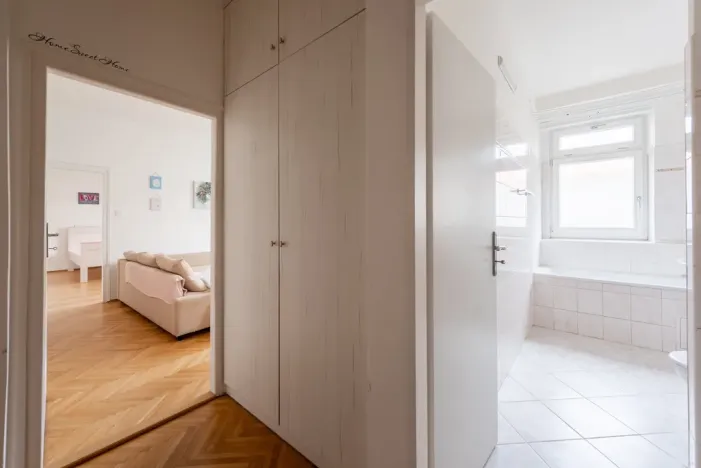 Pronájem bytu 2+kk, Praha - Vršovice, Kišiněvská, 52 m2