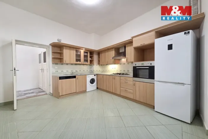 Pronájem bytu 3+1, Karlovy Vary, I. P. Pavlova, 80 m2