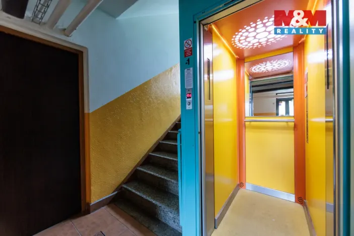 Prodej bytu 2+1, Karlovy Vary - Bohatice, Ostrovská, 68 m2