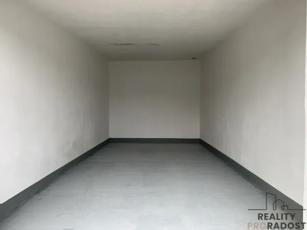 Pronájem garáže, Hodonín, 18 m2