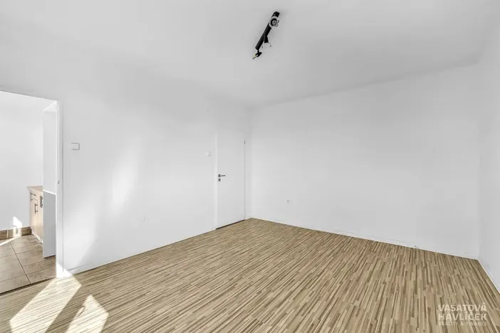 Pronájem bytu 1+kk, Dvůr Králové nad Labem, Macharova, 27 m2