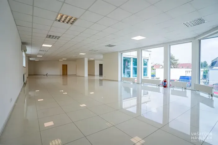 Pronájem obchodního prostoru, Hradec Králové, Víta Nejedlého, 400 m2