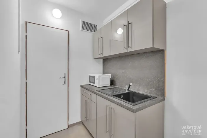 Pronájem kanceláře, Hradec Králové, Akademika Heyrovského, 30 m2