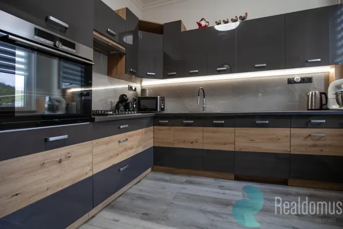 Prodej bytu 2+1, Karlovy Vary, Raisova, 75 m2