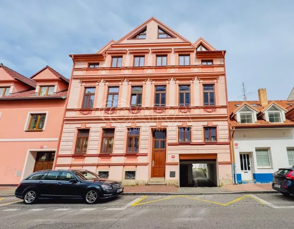 Pronájem garážového stání, České Budějovice - České Budějovice 3, B. Smetany, 16 m2