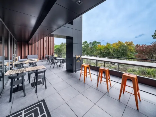 Pronájem kanceláře, Praha - Karlín, Karolinská, 3237 m2