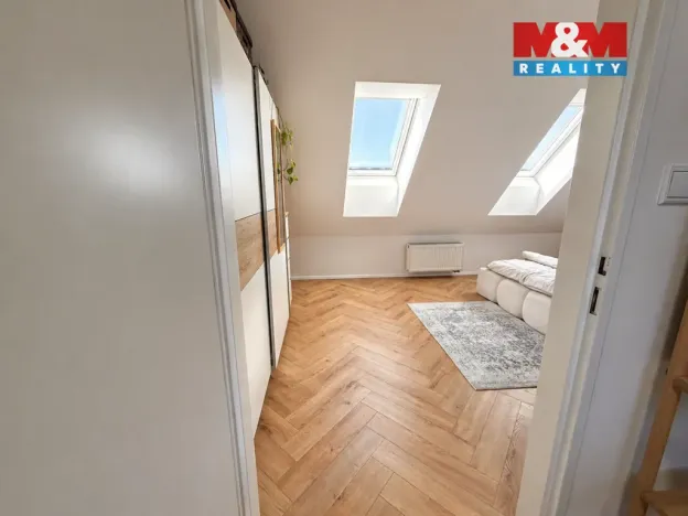 Prodej bytu 2+kk, Velký Újezd, Za Školou, 68 m2