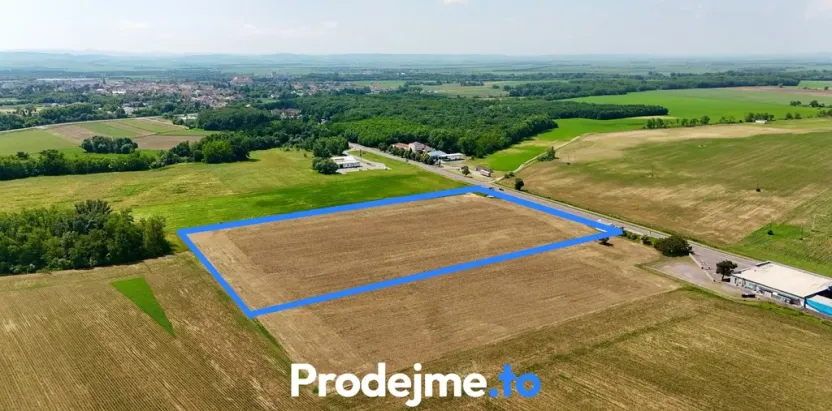 Prodej komerčního pozemku, Hevlín, 35000 m2