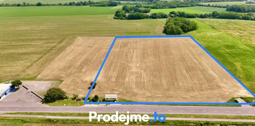 Prodej komerčního pozemku, Hevlín, 35000 m2