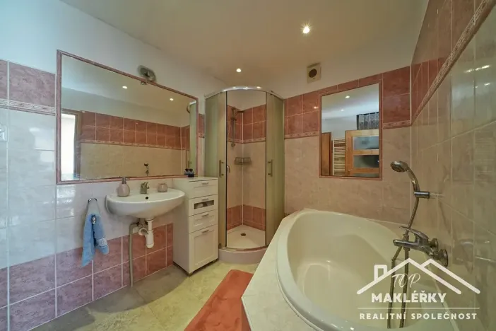 Prodej rodinného domu, Zásmuky, Sladkovského, 186 m2