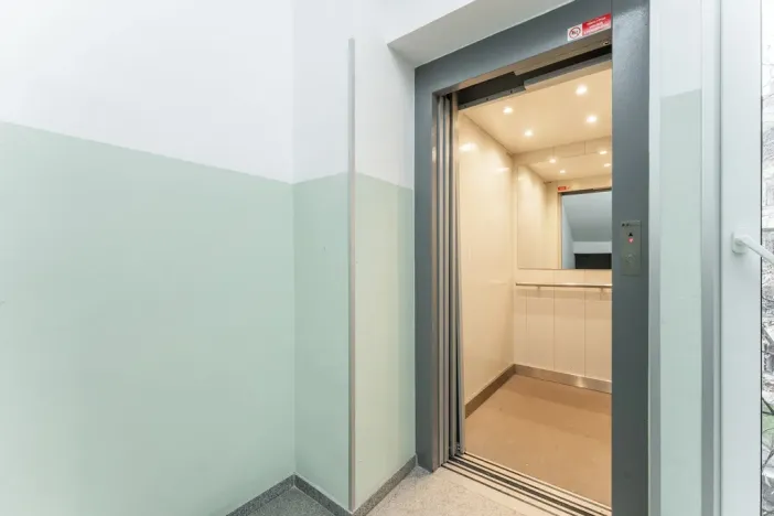 Prodej bytu 2+kk, Praha - Holešovice, U parního mlýna, 46 m2