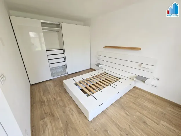 Pronájem bytu 1+kk, Plzeň, Strnadova, 54 m2