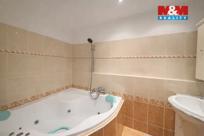 Prodej bytu 3+1, Praha - Horní Měcholupy, Parmská, 72 m2