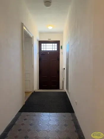 Pronájem obchodního prostoru, Kroměříž, Komenského náměstí, 32 m2