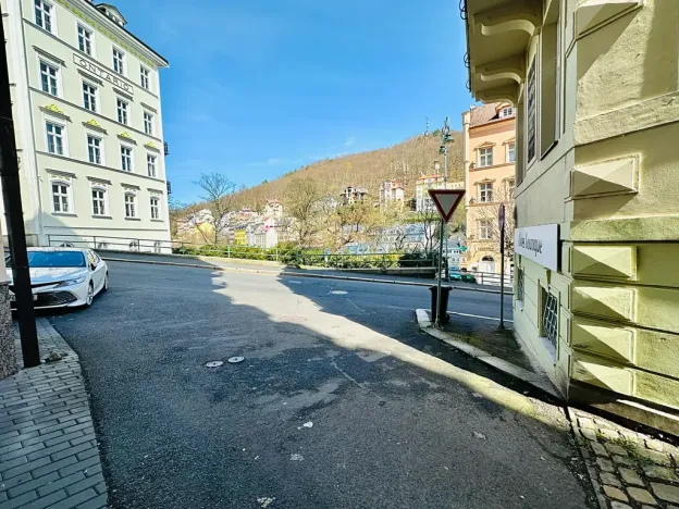 Prodej obchodního prostoru, Karlovy Vary, Zámecký vrch, 111 m2
