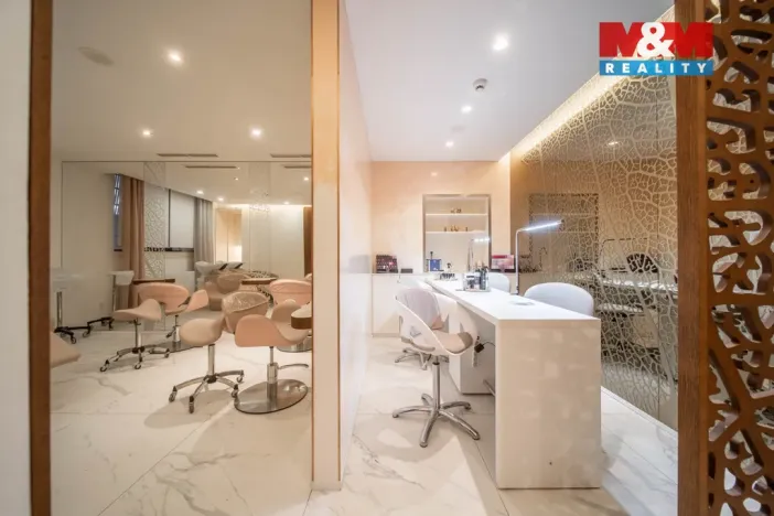 Pronájem obchodního prostoru, Praha - Staré Město, náměstí Curieových, 75 m2