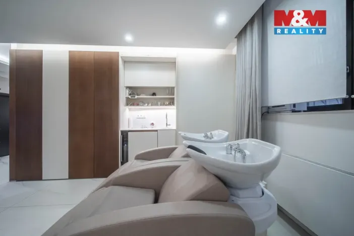 Pronájem obchodního prostoru, Praha - Staré Město, náměstí Curieových, 75 m2