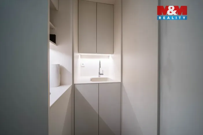 Pronájem obchodního prostoru, Praha - Staré Město, náměstí Curieových, 75 m2