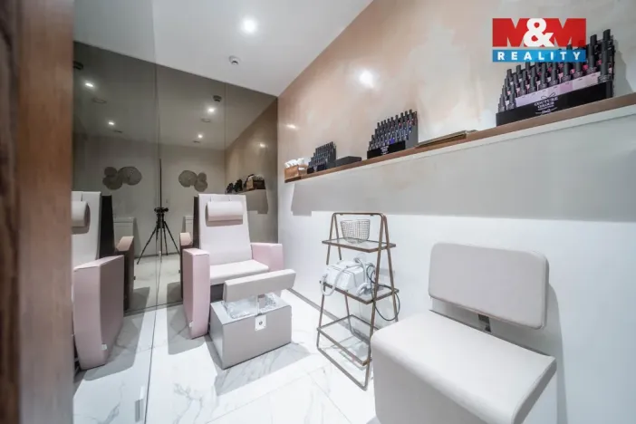 Pronájem obchodního prostoru, Praha - Staré Město, náměstí Curieových, 75 m2