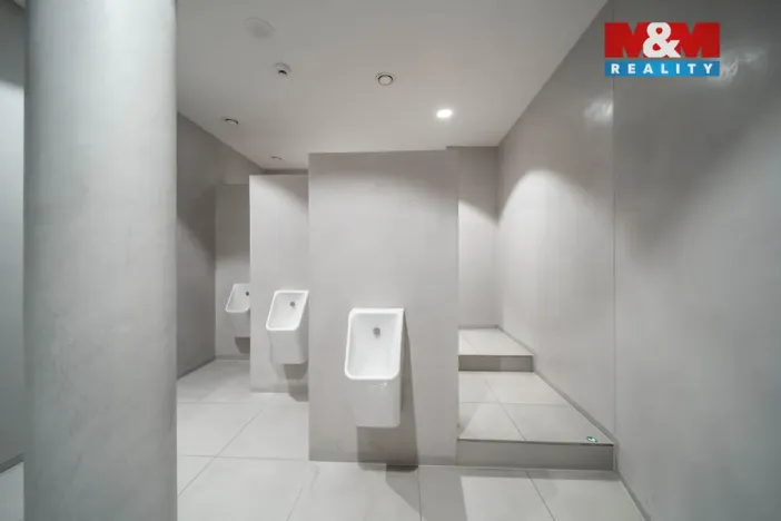 Pronájem obchodního prostoru, Praha - Staré Město, náměstí Curieových, 75 m2