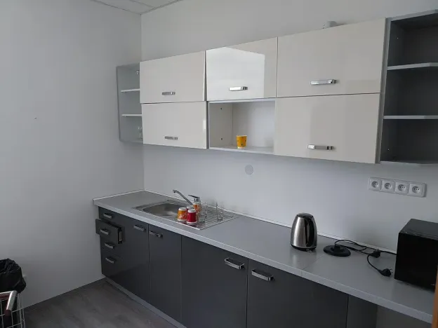 Pronájem kanceláře, Brno, Heršpická, 668 m2