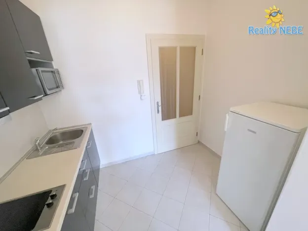 Pronájem bytu 1+kk, Praha - Nusle, Nuselská, 26 m2