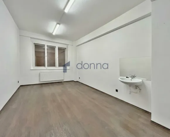 Pronájem kanceláře, Praha, Šrobárova, 139 m2