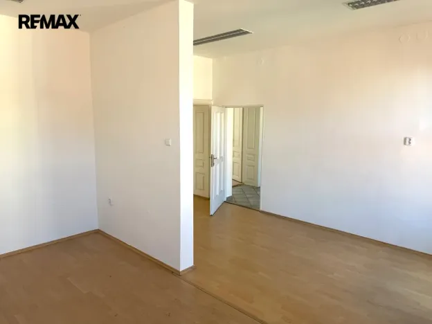 Pronájem kanceláře, Třebíč - Jejkov, Smila Osovského, 250 m2