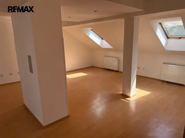 Pronájem kanceláře, Třebíč - Jejkov, Smila Osovského, 250 m2