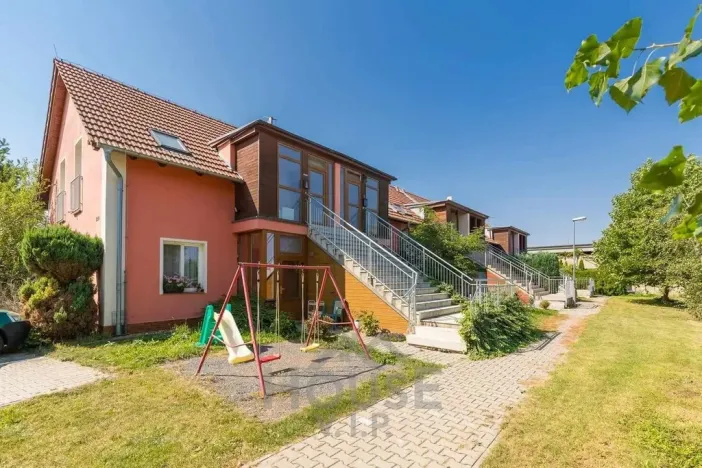 Prodej bytu 2+kk, Holubice, Za Dvorem, 63 m2