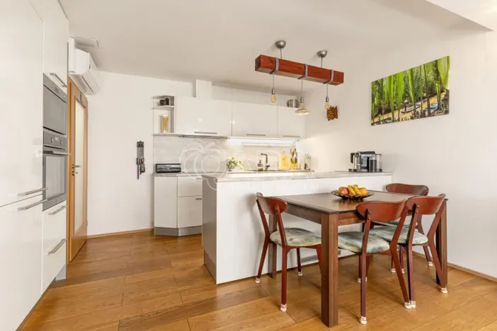 Prodej bytu 3+kk, Praha - Holešovice, Ortenovo náměstí, 72 m2