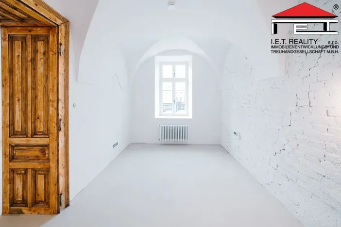 Prodej apartmánu, Frýdek-Místek, Zámecké nám., 405 m2