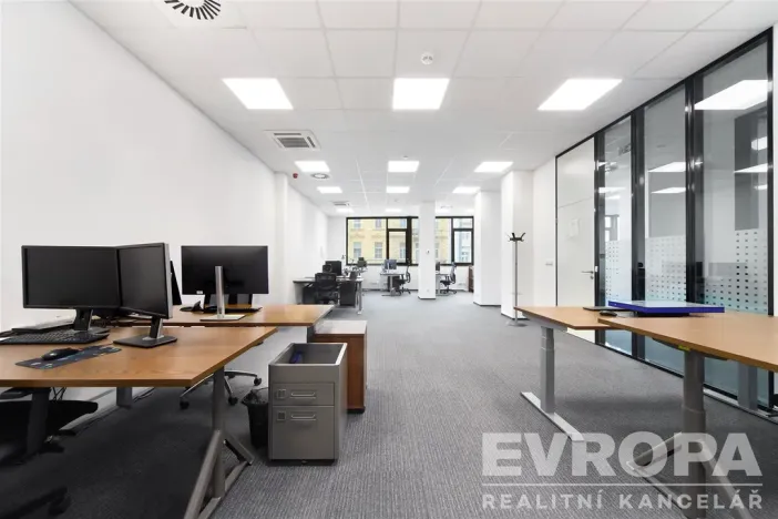Pronájem kanceláře, Pardubice - Zelené Předměstí, třída Míru, 272 m2